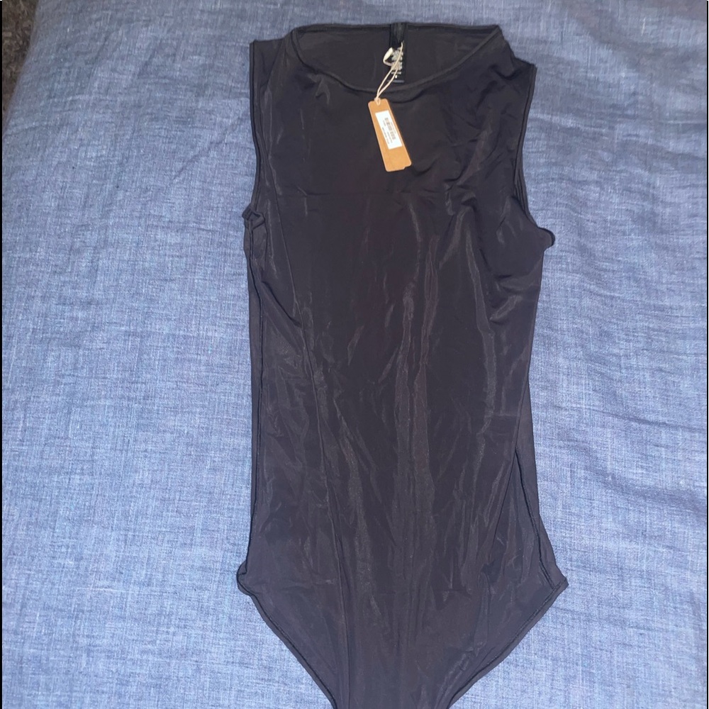 SKIMS JELLY SHEER BODYSUIT SIZE M - NEVER WORD TAGS ATTACHED! offers welcome ✨💕